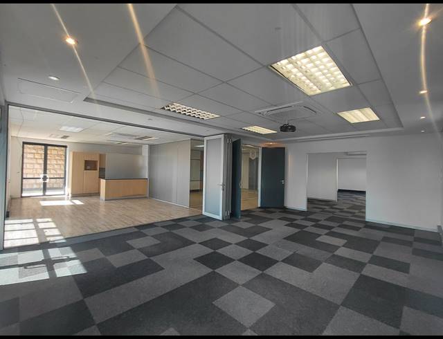 724M² OFFICE TO LET IN BRYANSTON
